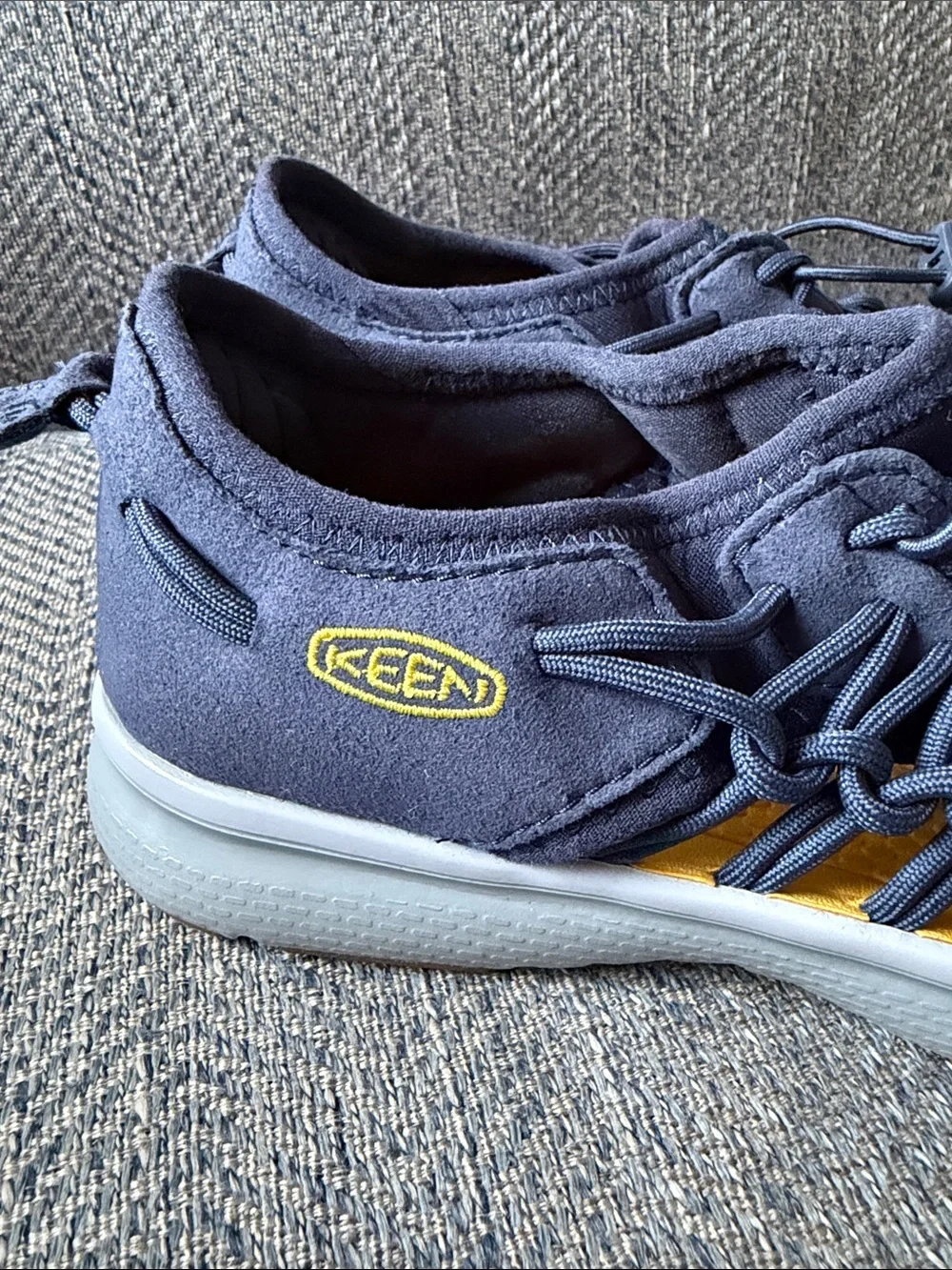 Keen Uneek O2 Youth Sandals Size: 4